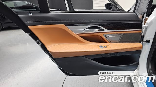 BMW 7-Series 2021 — photo 15