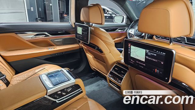 BMW 7-Series 2021 — photo 30