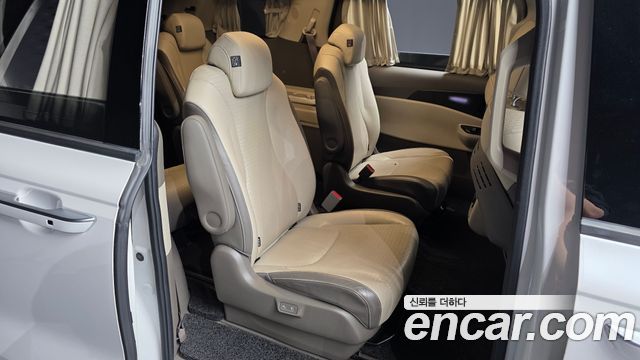 Kia Canival 2021 — photo 18
