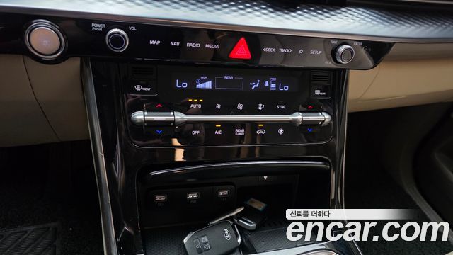 Kia Canival 2021 — photo 23