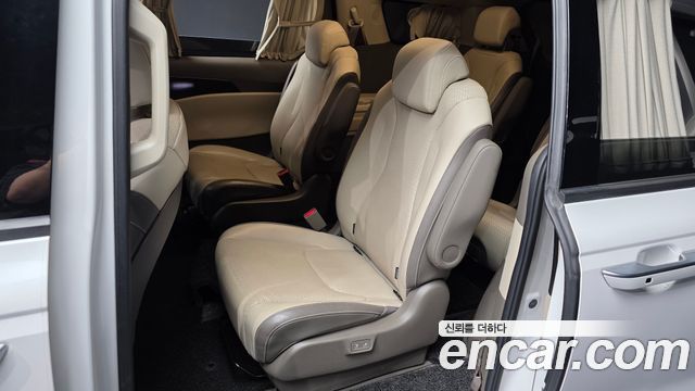 Kia Canival 2021 — photo 16