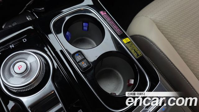 Kia Canival 2021 — photo 35