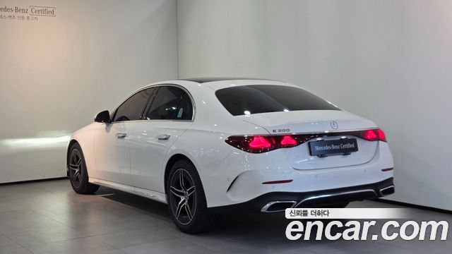 Mercedes-Benz E-Class 2026 — photo 2