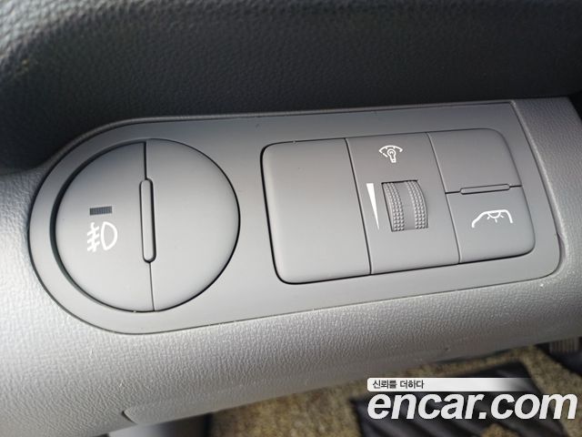 Hyundai Starex 2012 — photo 17