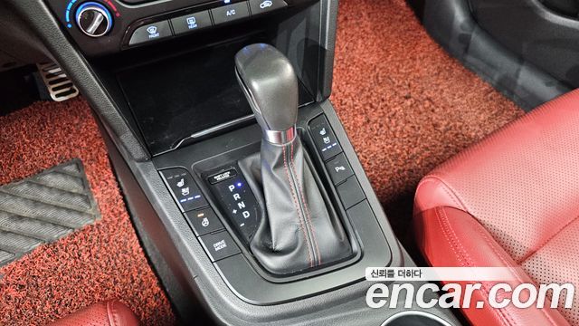 Hyundai AVANTE 2017 — photo 12