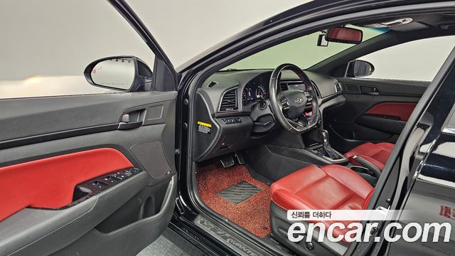 Hyundai AVANTE 2017 — photo 13