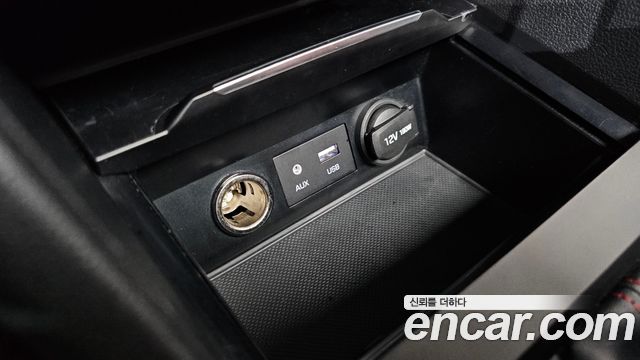 Hyundai AVANTE 2017 — photo 18