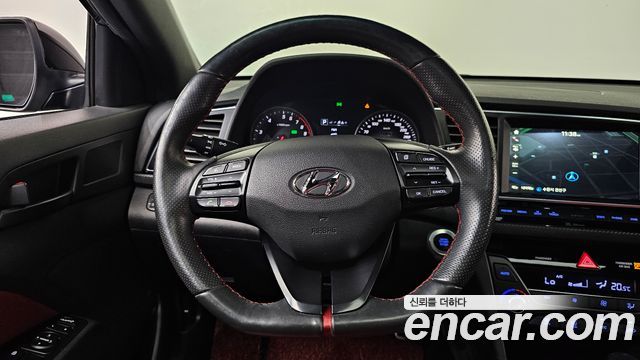 Hyundai AVANTE 2017 — photo 21