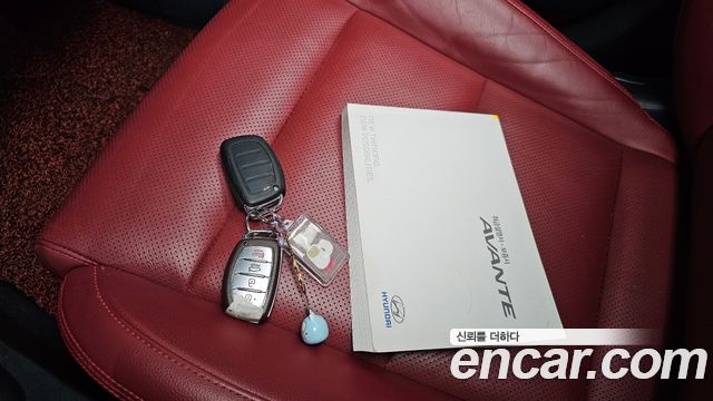 Hyundai AVANTE 2017 — photo 24