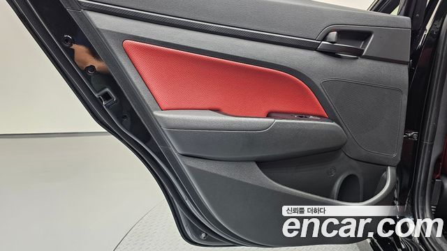 Hyundai AVANTE 2017 — photo 15