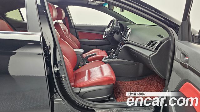 Hyundai AVANTE 2017 — photo 16