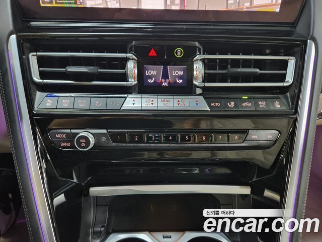 BMW 8-Series 2025 — photo 10