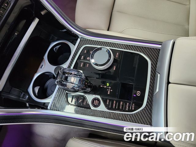 BMW 8-Series 2025 — photo 11