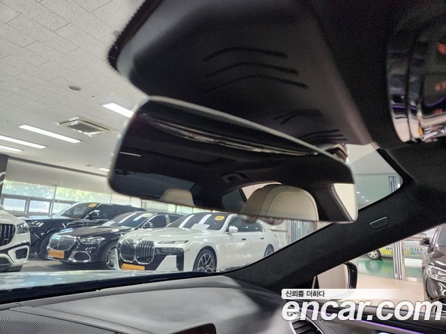 BMW 8-Series 2025 — photo 12