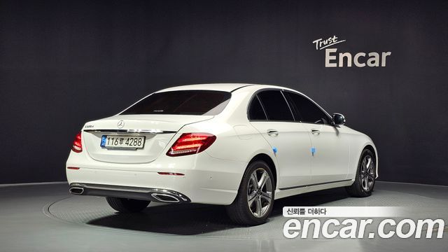 Mercedes-Benz E-Class 2019 — photo 2