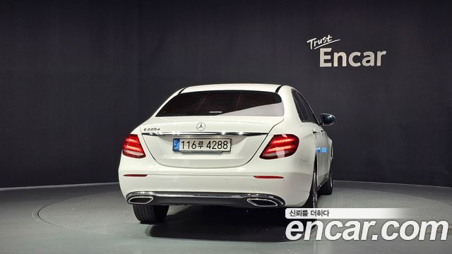 Mercedes-Benz E-Class 2019 — photo 4