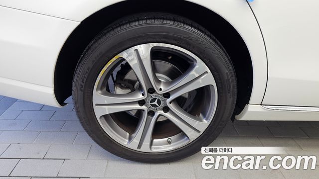 Mercedes-Benz E-Class 2019 — photo 5
