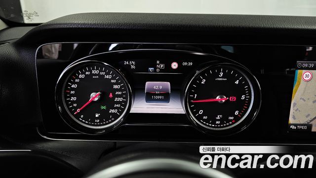 Mercedes-Benz E-Class 2019 — photo 8