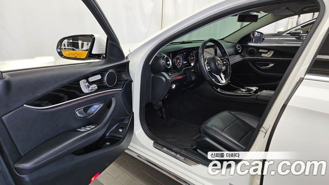 Mercedes-Benz E-Class 2019 — photo 10