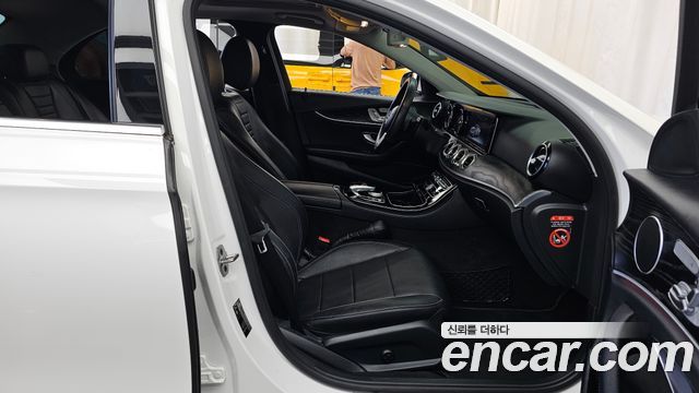 Mercedes-Benz E-Class 2019 — photo 11