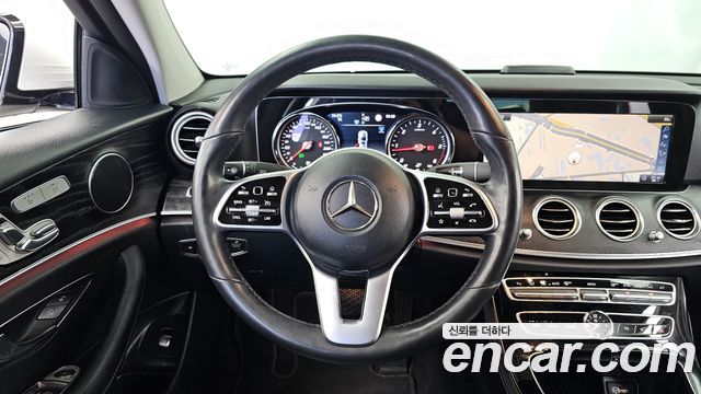 Mercedes-Benz E-Class 2019 — photo 13