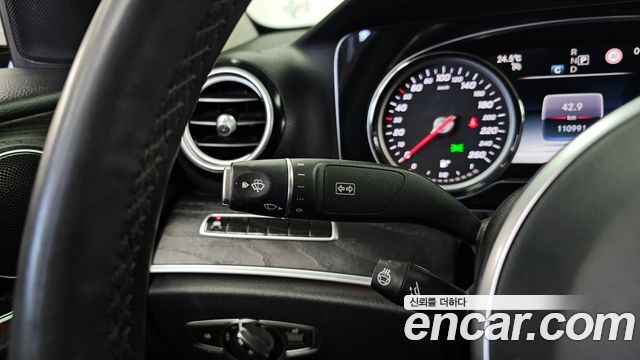Mercedes-Benz E-Class 2019 — photo 18
