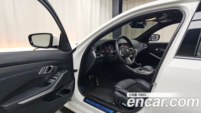 BMW 3-Series 2021 — photo 13