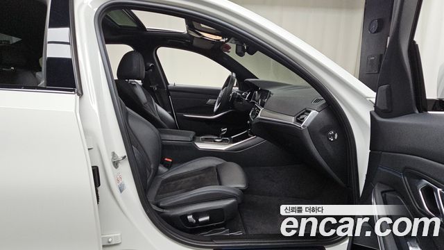 BMW 3-Series 2021 — photo 17