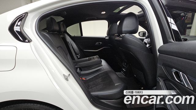 BMW 3-Series 2021 — photo 18