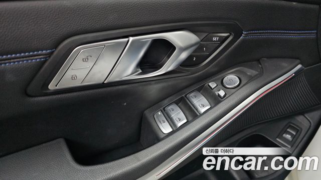 BMW 3-Series 2021 — photo 19