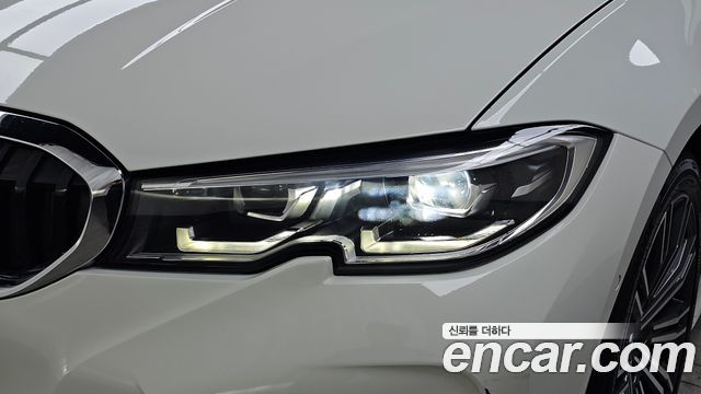 BMW 3-Series 2021 — photo 8