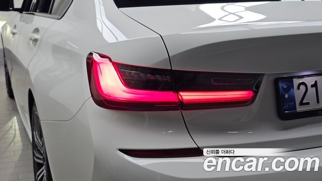BMW 3-Series 2021 — photo 9