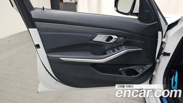 BMW 3-Series 2021 — photo 14