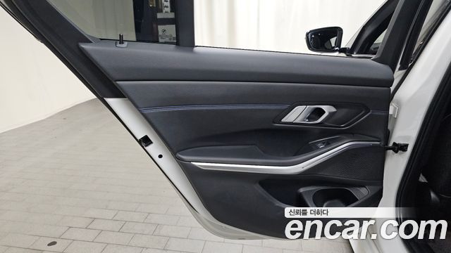 BMW 3-Series 2021 — photo 15