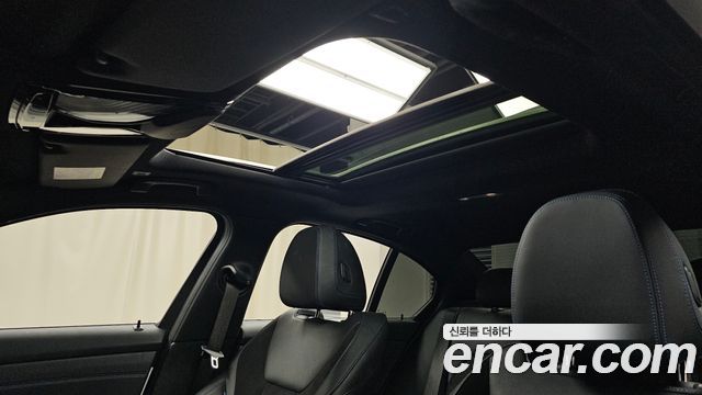 BMW 3-Series 2021 — photo 30