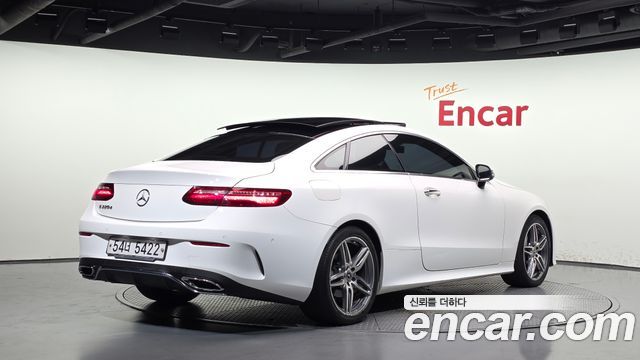 Mercedes-Benz E-Class 2017 — photo 2