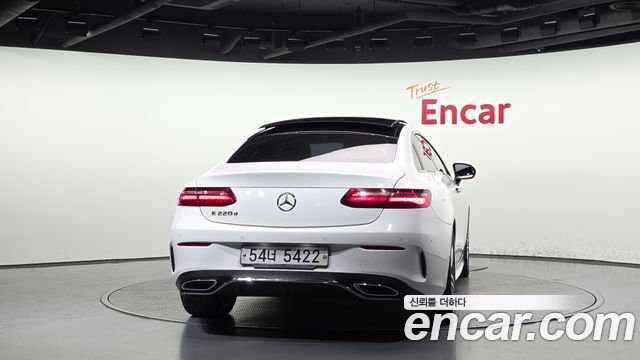 Mercedes-Benz E-Class 2017 — photo 4