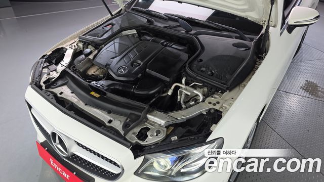 Mercedes-Benz E-Class 2017 — photo 6