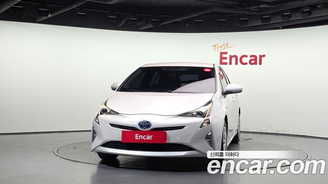 Toyota Prius 2017 — photo 3