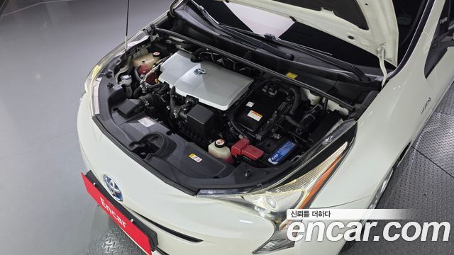 Toyota Prius 2017 — photo 6