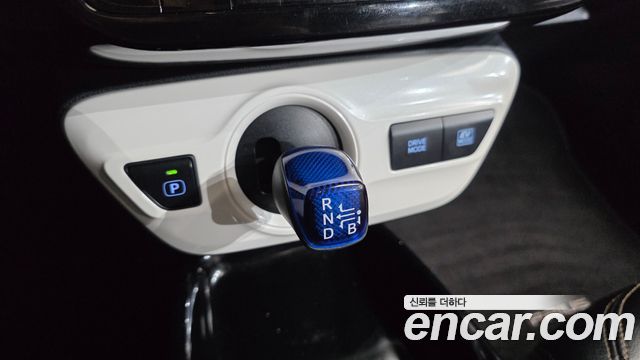 Toyota Prius 2017 — photo 9