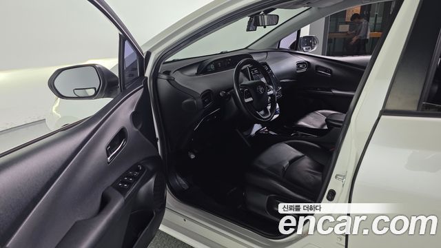 Toyota Prius 2017 — photo 10