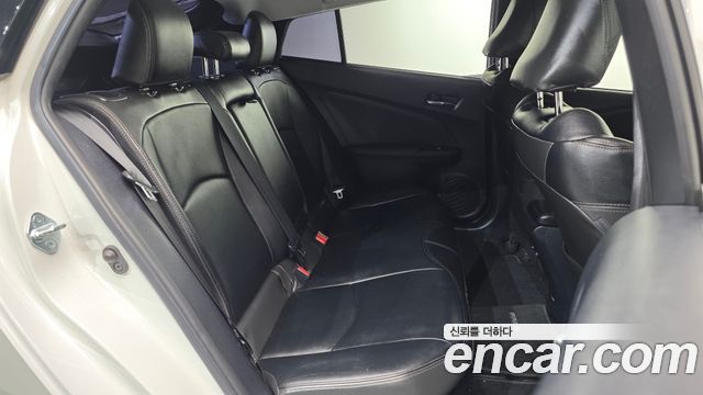 Toyota Prius 2017 — photo 12