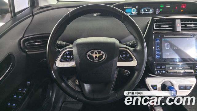 Toyota Prius 2017 — photo 13