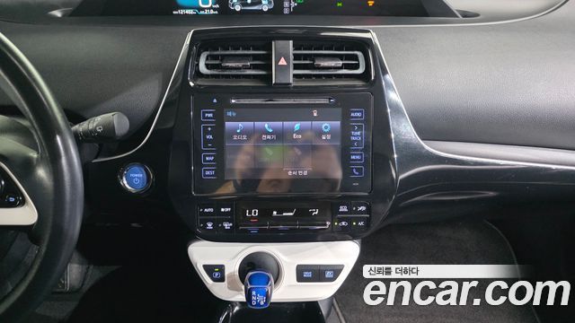 Toyota Prius 2017 — photo 14