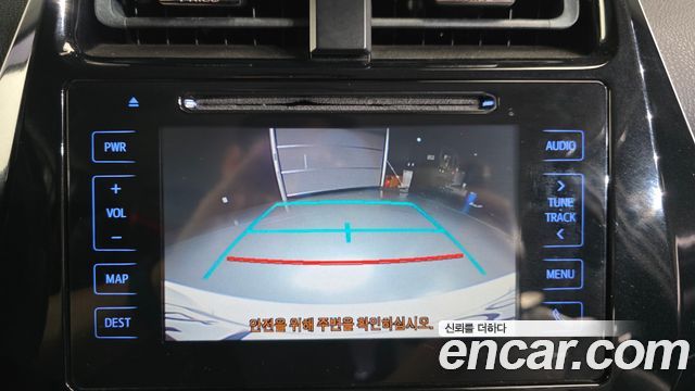 Toyota Prius 2017 — photo 15