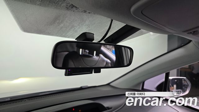Toyota Prius 2017 — photo 19