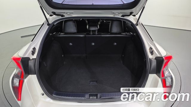 Toyota Prius 2017 — photo 20