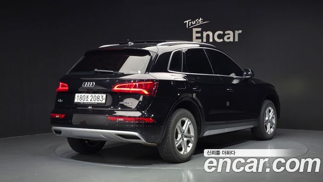 Audi Q5 2020 — photo 2