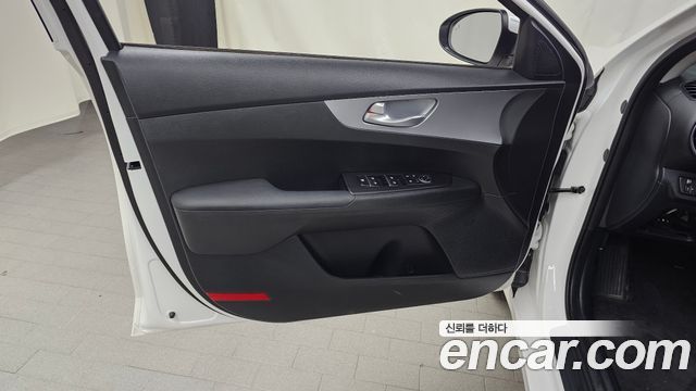 Kia K3 2023 — photo 14
